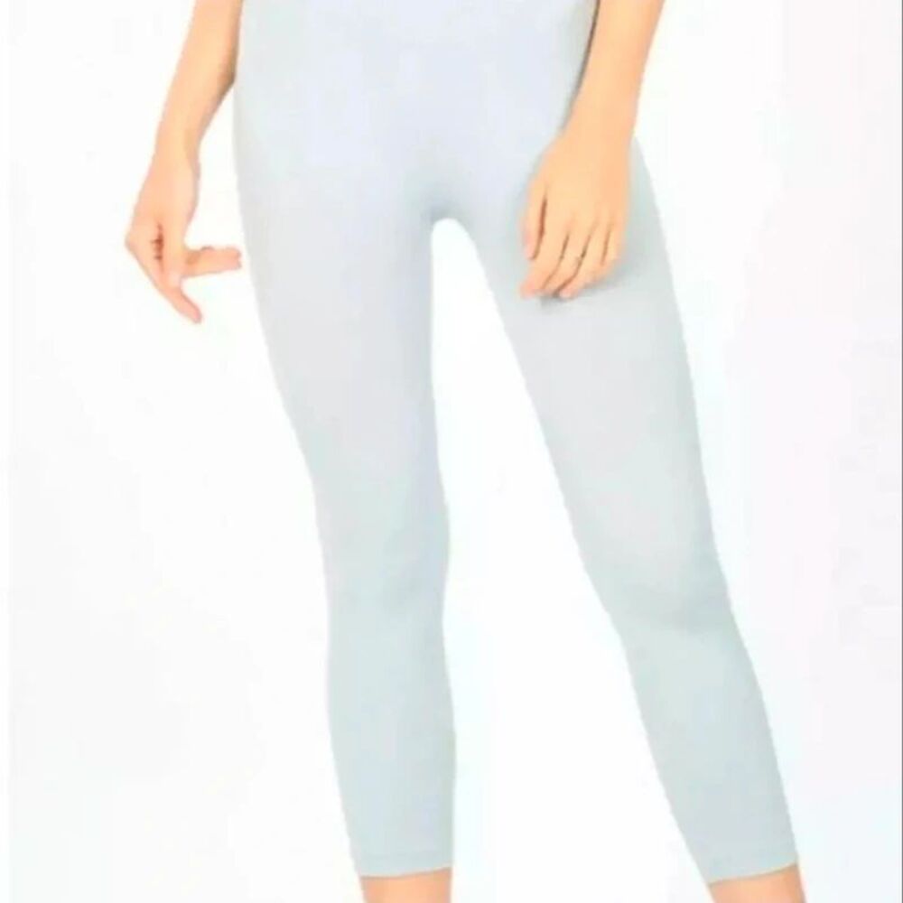New With Tags Zenana Outfitters Capri LG Leggings Grey Size 1X/2X